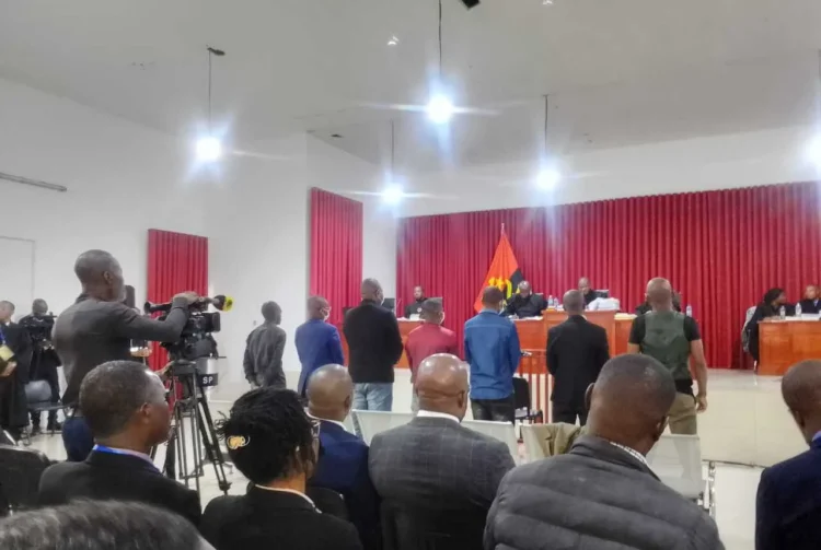 Aberta no Huambo sessão de julgamento de sete supostos terroristas