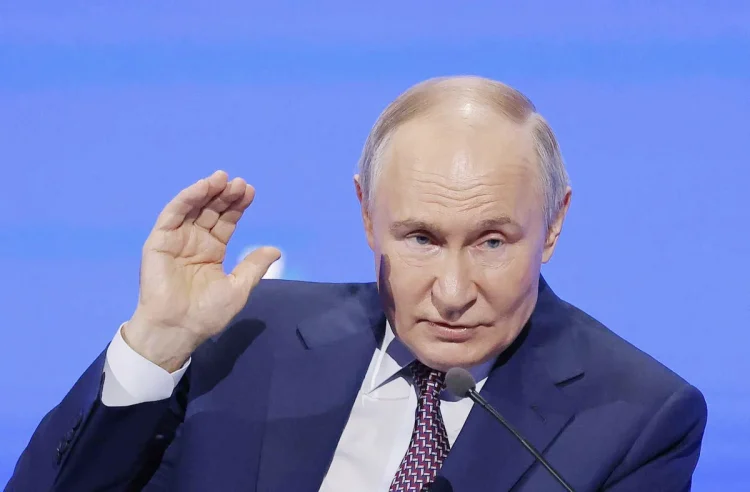 Rússia acusa Ucrânia de desrespeitar trégua negocia da por Putin e Trump