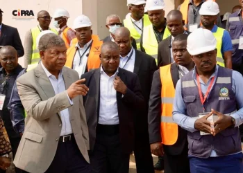 João Lourenço visita obras de hospitais em construção