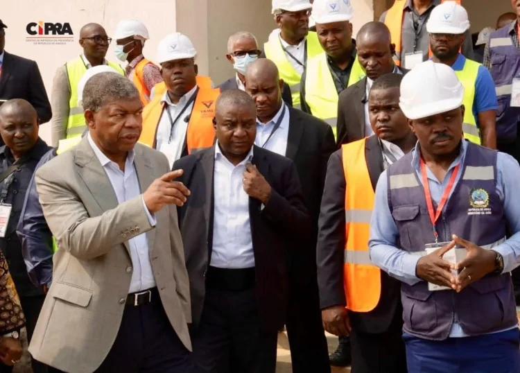 João Lourenço visita obras de hospitais em construção