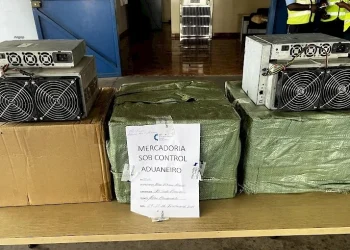 Apreendidos 18 volumes de material de mineração de criptomoedas no Terminal Portuário do Panguila