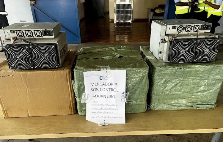 Apreendidos 18 volumes de material de mineração de criptomoedas no Terminal Portuário do Panguila