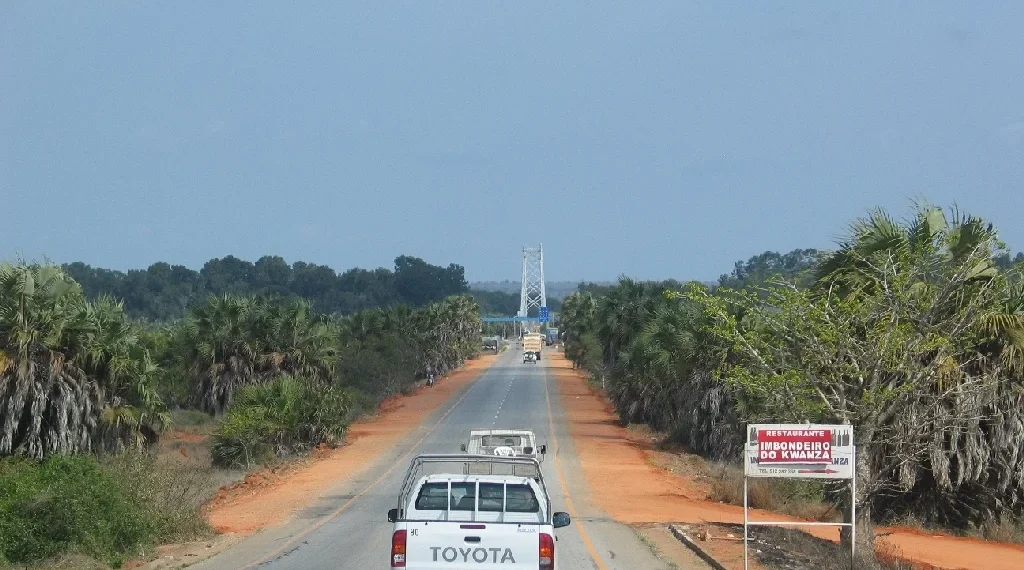 Trânsito interdito na Estrada Nacional n° 100
