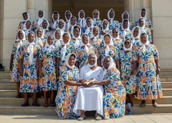 Coral tocoista “leva” cânticos  ao palco do Memorial  em saudação ao Mês da Mulher