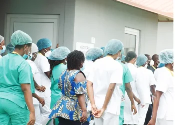 Sindicato ameaça greve para exigir reintegração de médicos expulsos por neglicência