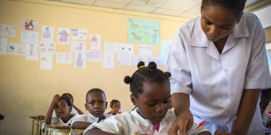 Quem está habilitado para ser professor de Língua Portuguesa em Angola?