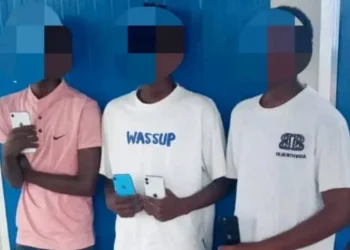 Detidos três cidadãos por furto de telemóveis