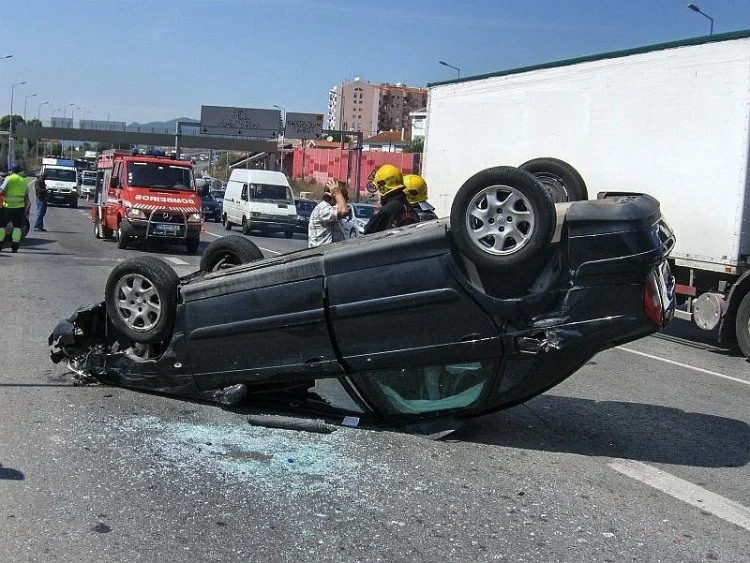 Acidente de viação faz um morto e dois feridos na via expressa