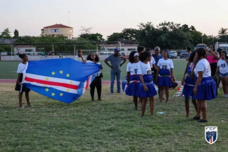 Tubarões Azuis recebidos em apoteose pela comunidade cabo-verdiana