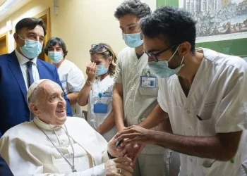 Papa preocupado com sociedades  “escravizadas pela lógica do mercado”