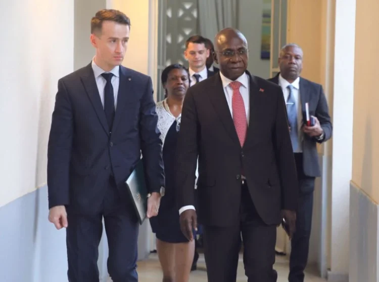 Angola e Ucrânia reforçam cooperação diplomática e comercial