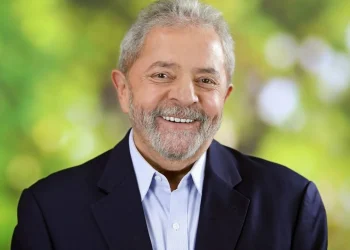 Lula diz que Trump  “não é o xerife do mundo”  e ameaça tarifas recíprocas