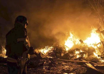 Zelensky  interrompe  visita a  Pretória na  sequência de  ataque a Kiev