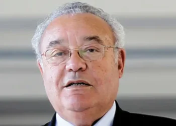 Morre político luso-angolano João Cravinho