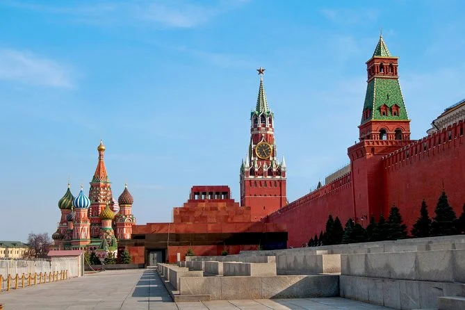 Ocidente “delira com cenários de apocalipse nuclear”, diz Kremlin