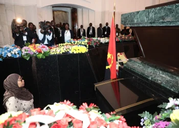 Presidente da Tanzânia rende homenagem a António Agostinho Neto