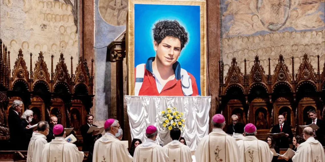 Vaticano suspende canonização de Carlo Acutis após morte do Santo Padre