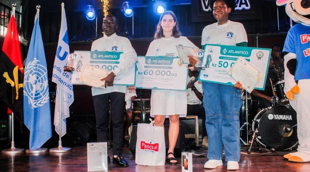 Vencedores do concurso Kandengue Escritor premiados em Luanda
