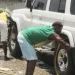 Administrador do Bairro 14 de Abril no Lubango acusado de desviar kits de trabalho de lavadores de carros