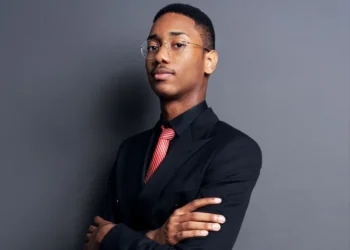 Carlos Godinho: Jovem de 17 anos que aposta no futuro académico de Angola