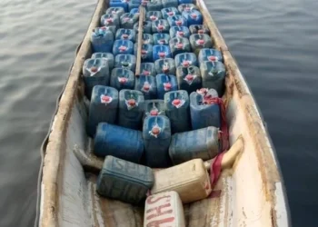 Apreendida no Soyo embarcação por transporte  de combustível para RDC