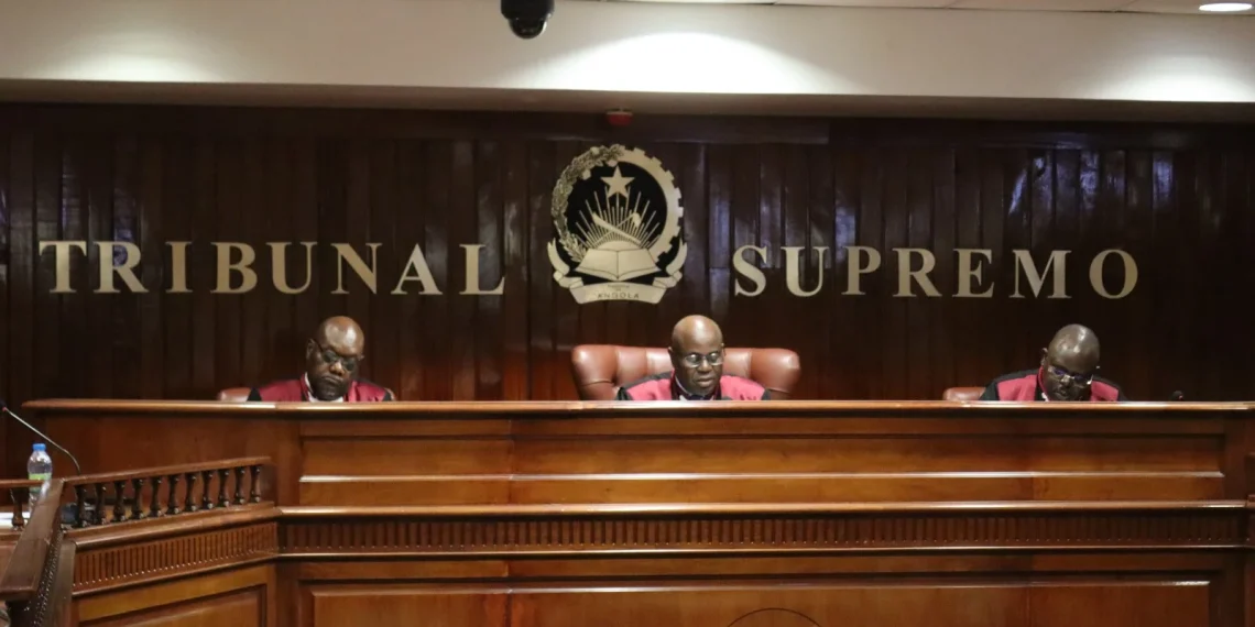 Ausência da arguida CIF Angola provoca suspensão do julgamento dos generais