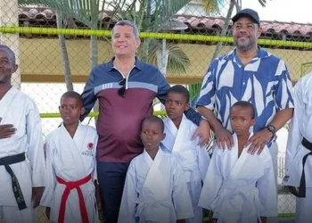 Associação Municipal de Karaté  de Viana recebe material desportivo