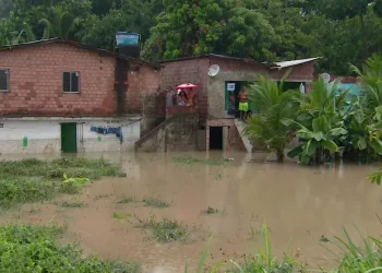 Chuva em Luanda destrói mais de duas mil residências