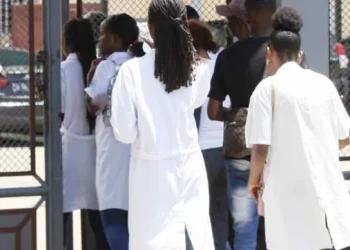 Ausência da arguida CIF Angola provoca suspensão do julgamento dos generais