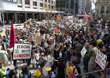 Milhares de pessoas saíram à rua, em Nova  Iorque, em protesto anti-Trump
