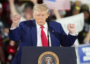 “Nada me vai parar”: Trump celebra 100 dias  de mandato e índices de aprovação caem a pique