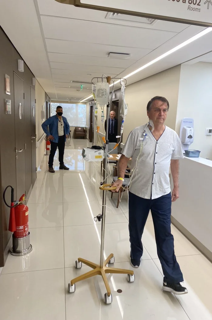 Bolsonaro recebe alta hospitalar após três semanas internado
