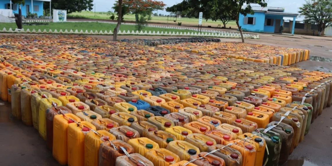 Polícia detém gestor de bombas que tentou contrabandear 53 mil litros de combustível para a RDCongo