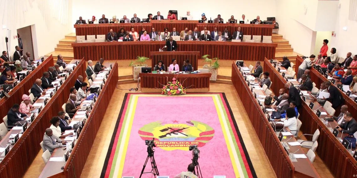 Deputados da Frelimo e Podemos aprovam Orçamento de Moçambique para 2025