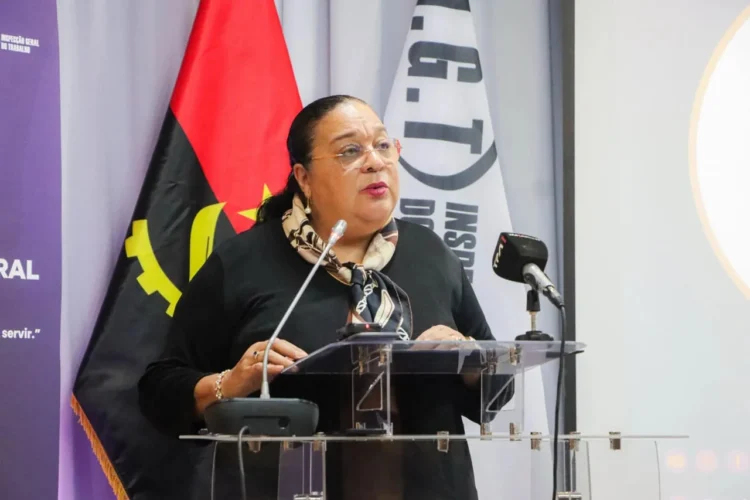 Ministra Teresa Dias felicita trabalhadores em data comemorativa