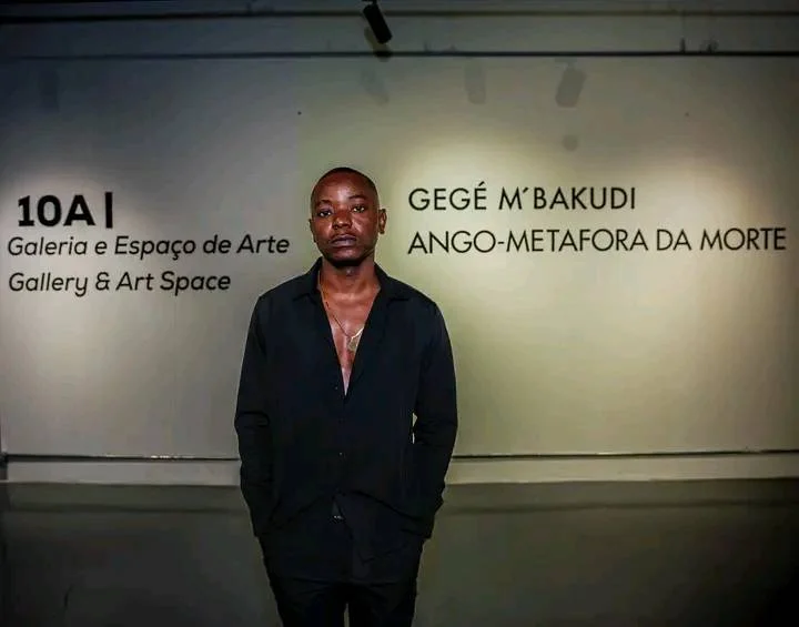Gegé M’Bakudi expõe “AngoMetafora da Morte” na província de Benguela