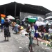 Quando o mundo cabe na praça do Kikolo: a globalização vista de baixo