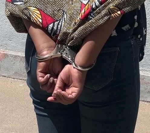 Mãe tenta vender o filho menor de 2 anos por 30 mil kwanzas