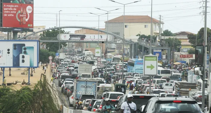 Por uma mobilidade consciente “o dever de ordenar o trânsito das viaturas pesadas em Angola”