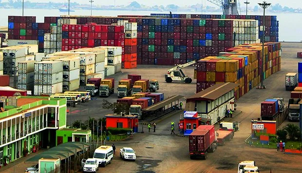 Apreendidos nove contentores de 20 pés no Porto de Luanda