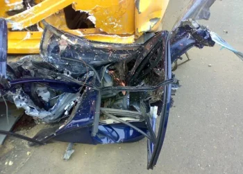 Colisão entre motorizada de três rodas e carrinha provoca cinco mortes e sete feridos graves