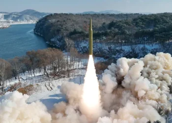 Coreia do Norte dispara vários mísseis de cruzeiro para o mar