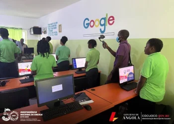 MINTCS inaugura sala de informática no Bengo