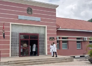 Criança de 5 anos contrai HIV supostamente após transfusões no Hospital do Moxico