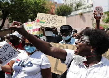 Sociedade civil guineense convoca manifestação para exigir democracia
