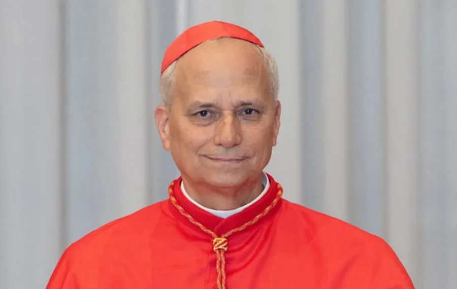 Fumaça branca anuncia que Igreja Católica já tem um novo Papa