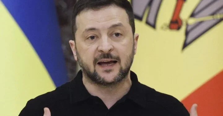 Zelensky propõe reunião trilateral com Trump e Putin