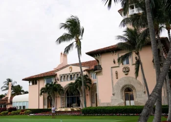 Homem tenta invadir mansão de Donald Trump para conhecer a sua neta