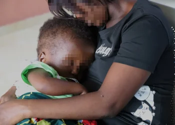 Pais de crianças com hidrocefalia clamam por ajuda