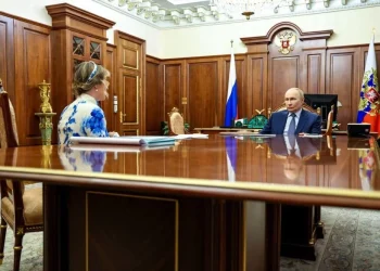 Putin discute devolução de crianças ucranianas levadas para a Rússia